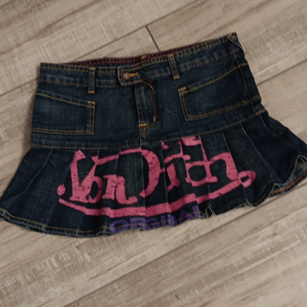 VON DUTCH...VINTAGE..PLEATED SKIRT..